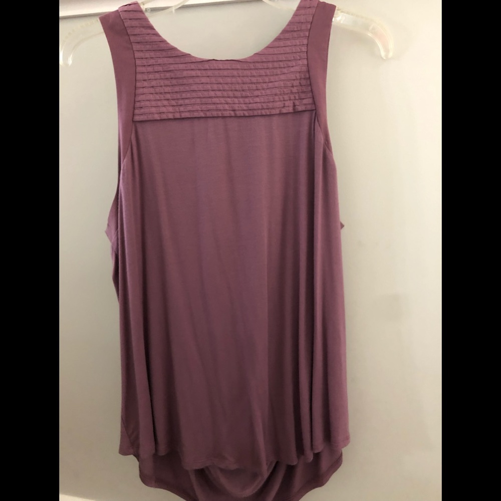 Sleeveless Shirt W/Super Cute Back! Size Large $30